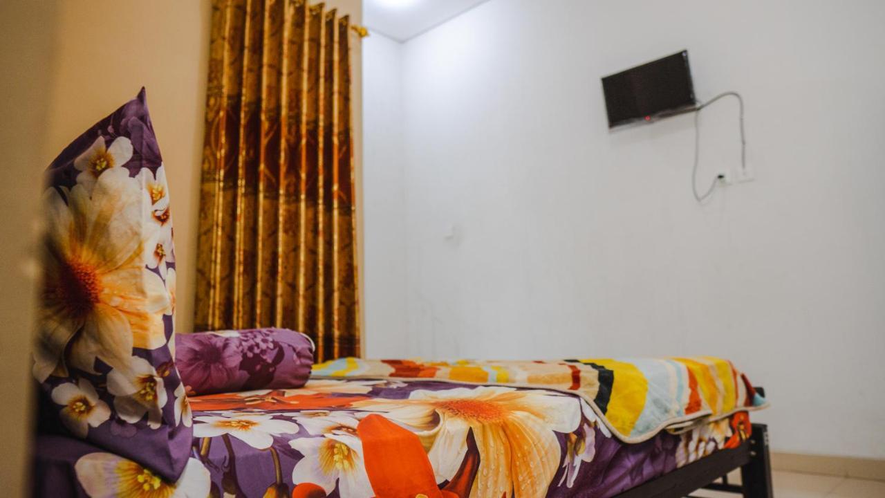 Sitiinggil Guest House Syariah Теґал Екстер'єр фото